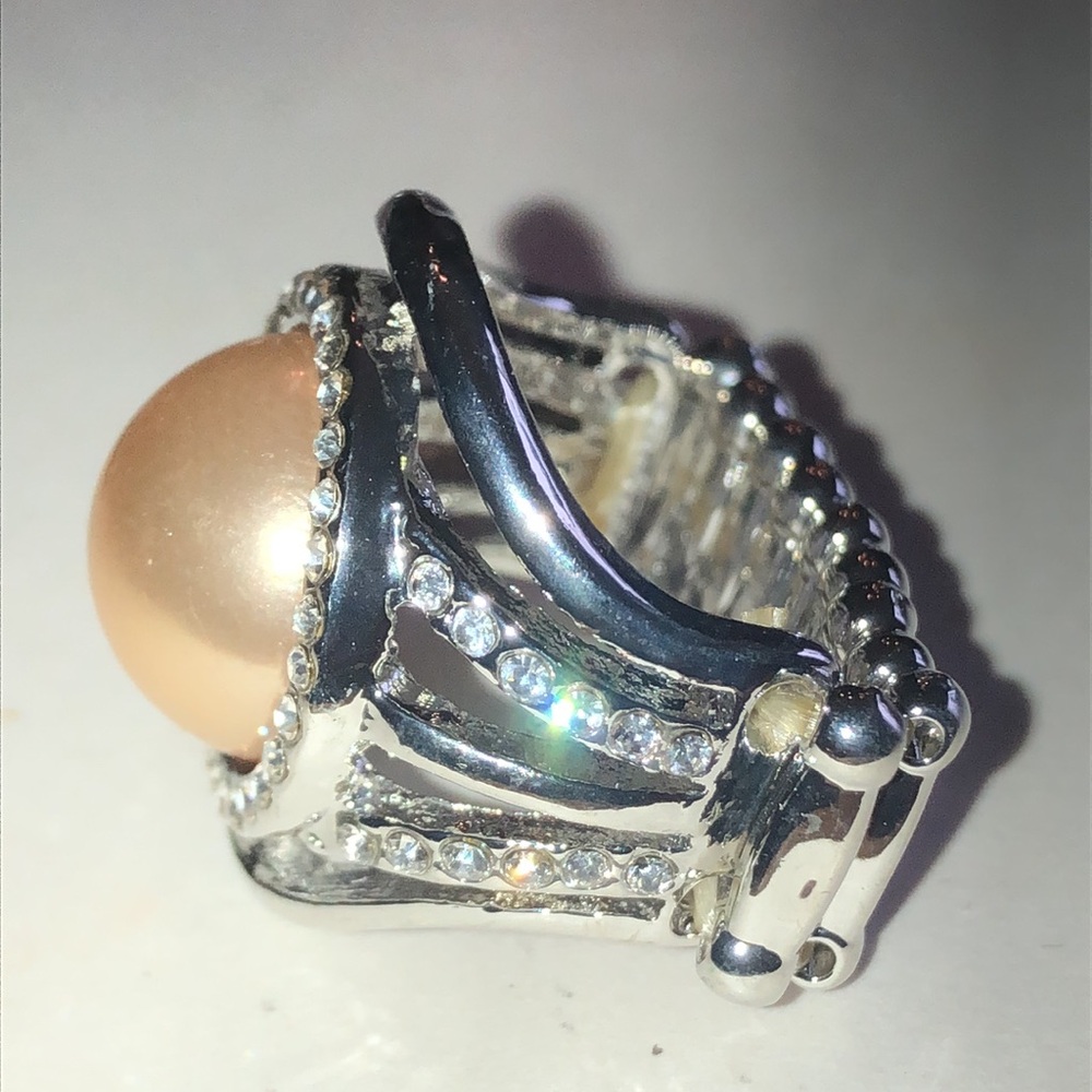 Peach Faux Pearl Rhinestone Halo Silver Tone Ring - Picture 3 of 5